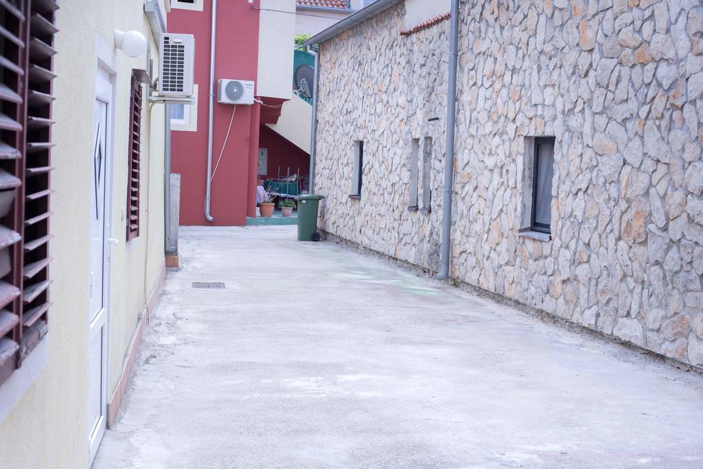 Apartment Mika Vodice Exteriör bild